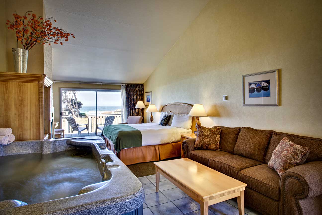 Hotel Amenities in Fort Bragg CA On The Beach, Oceanfront lodging, gift