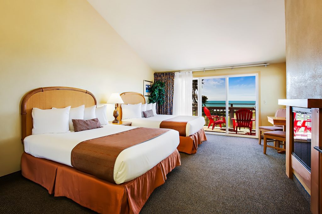 Three Queen Bed Suite at The Motel Fort Bragg Mendocino