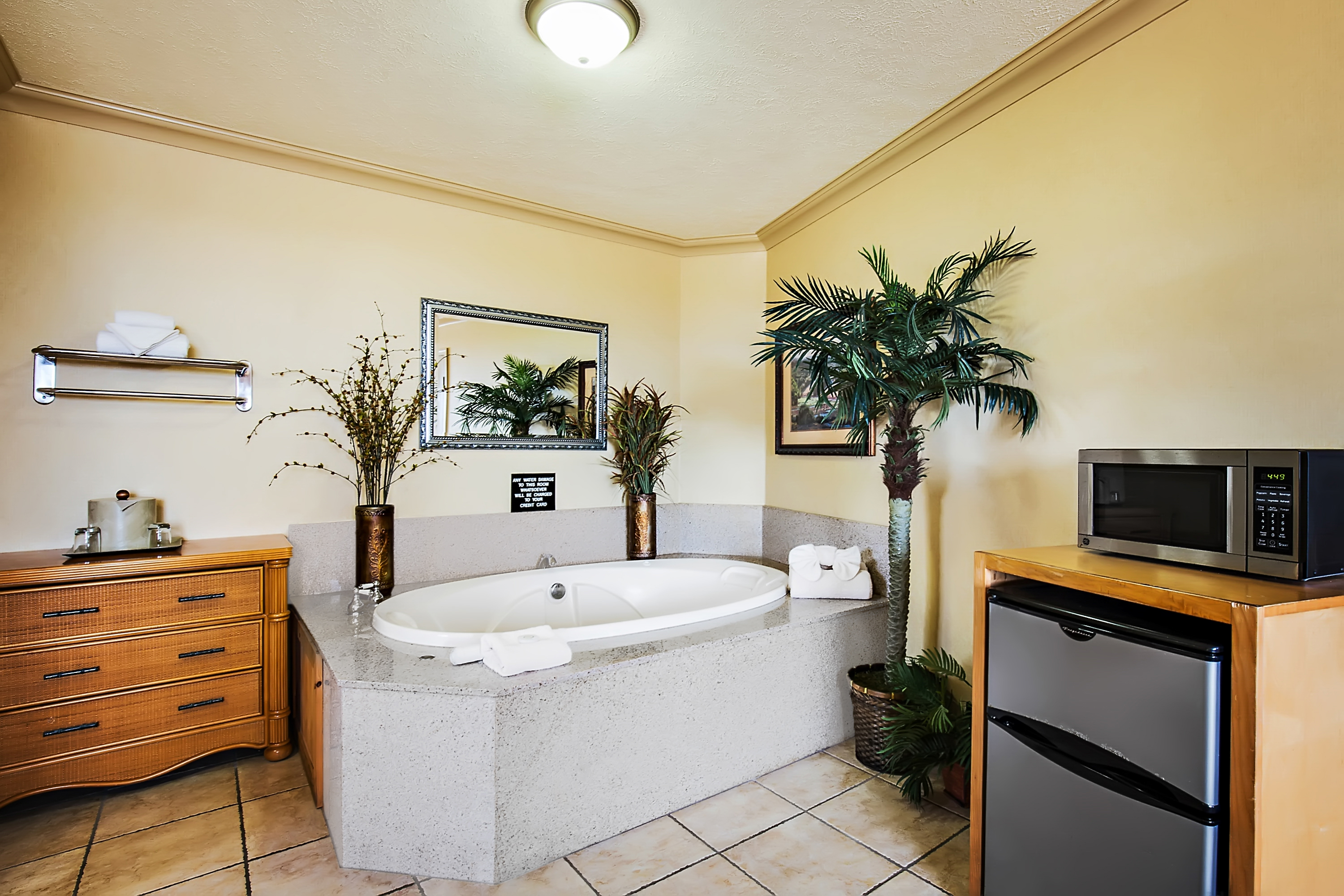 Whirlpool Tub Rooms at The Beachcomber Motel - Fort Bragg Mendocino CA