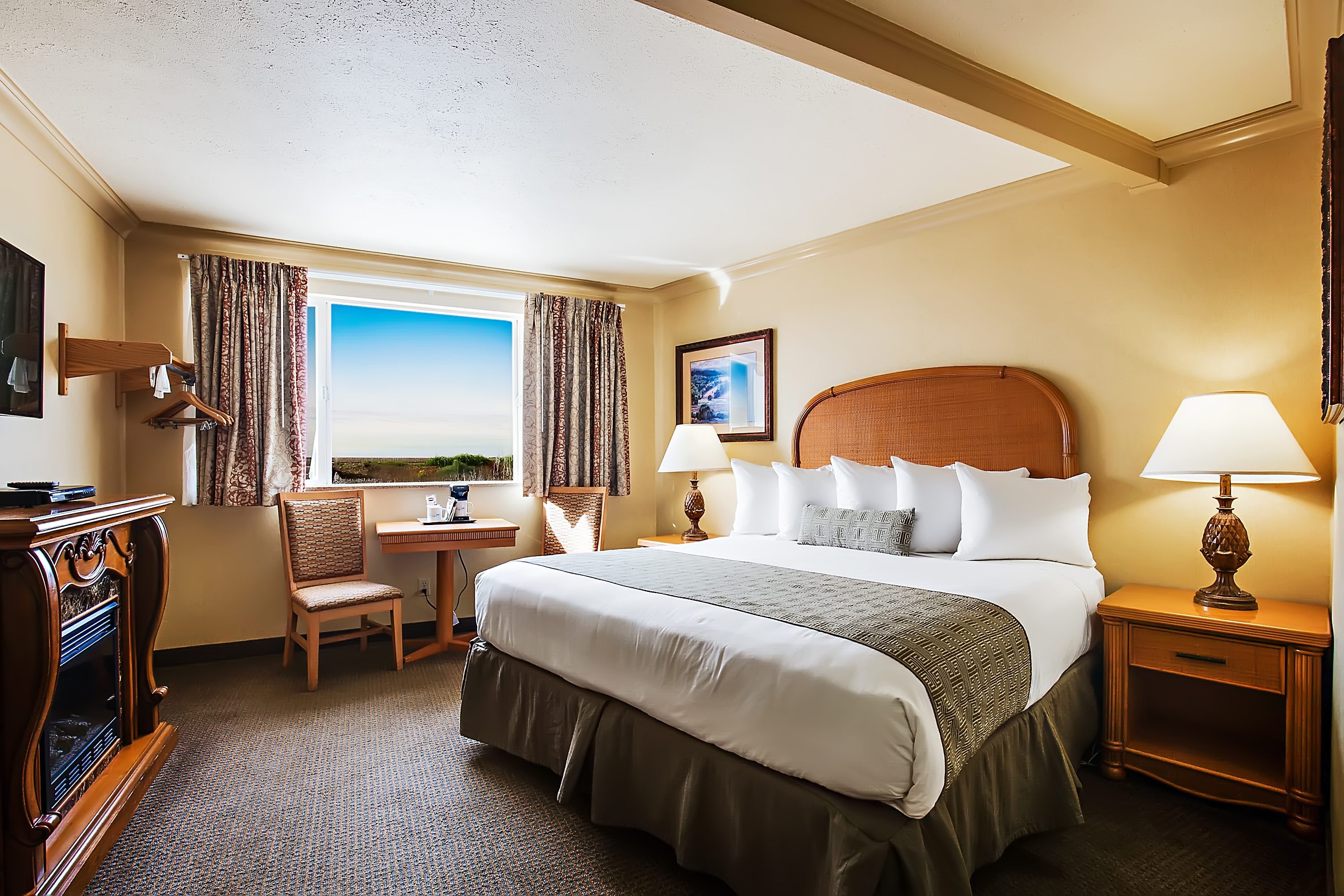 Whirlpool Tub Rooms at The Beachcomber Motel - Fort Bragg ...