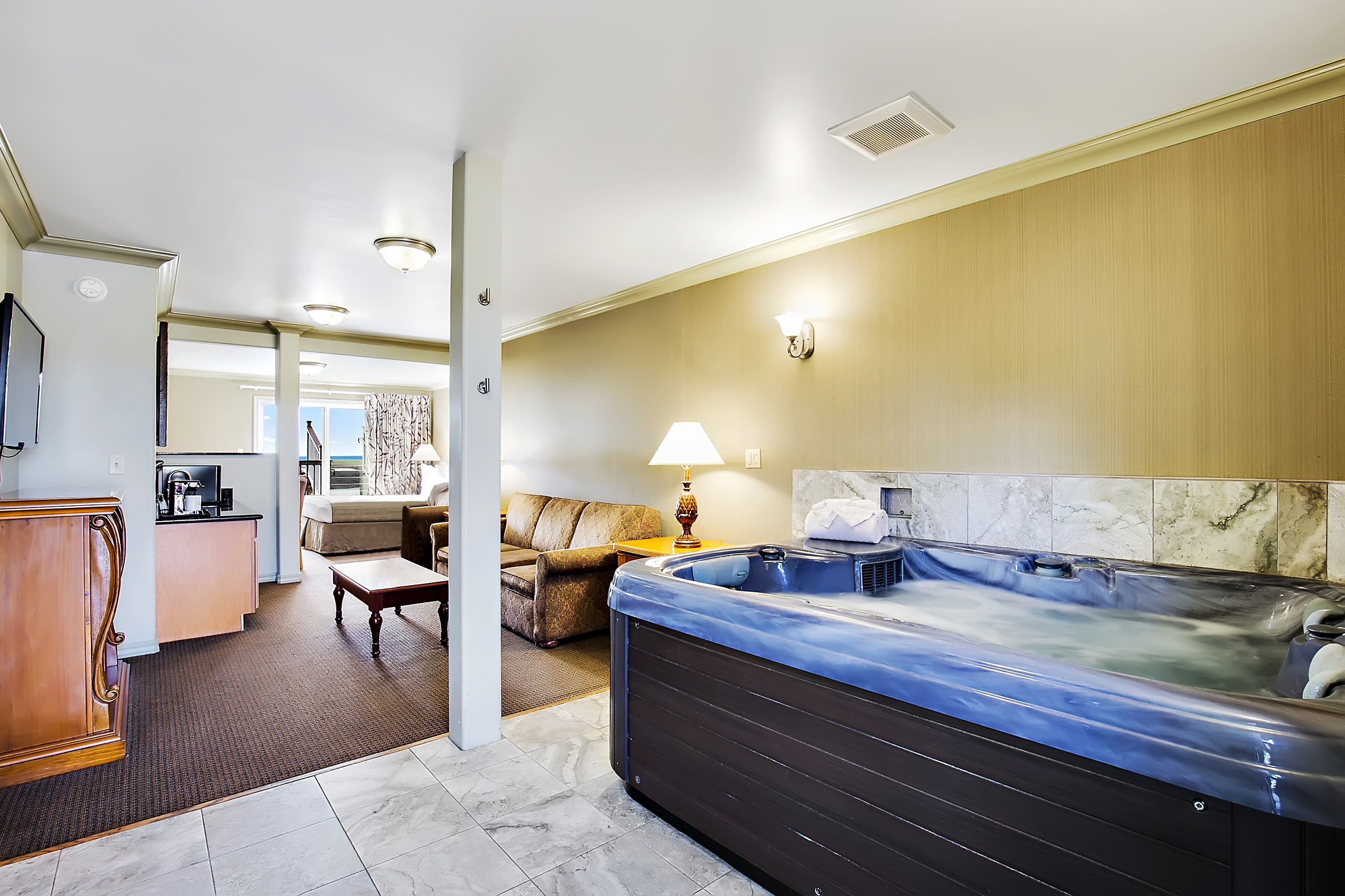 King Hot Tub Suite The Beachcomber Motel Fort Bragg Mendocino