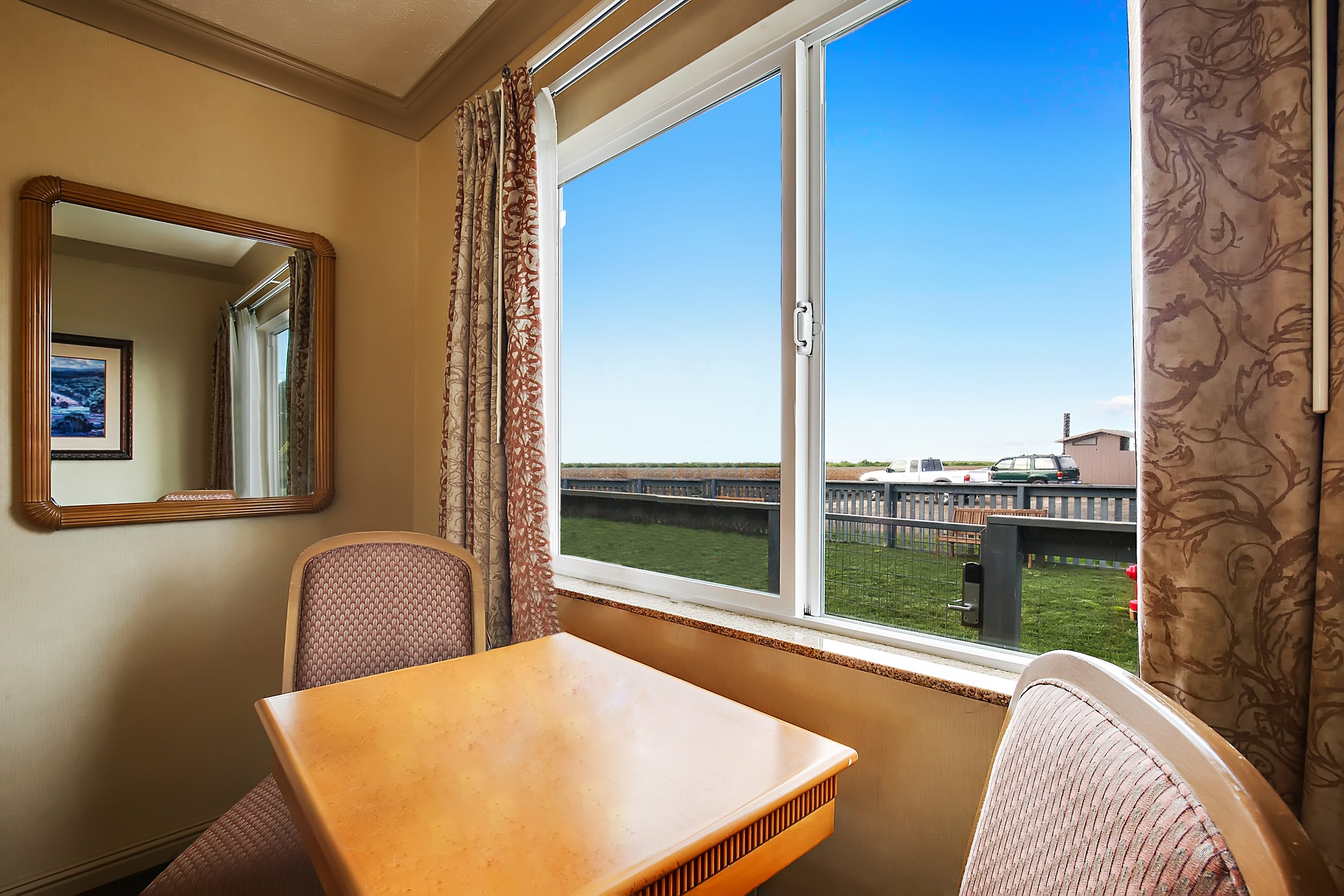Pet Friendly King suite with Dog Park at The Motel in Fort