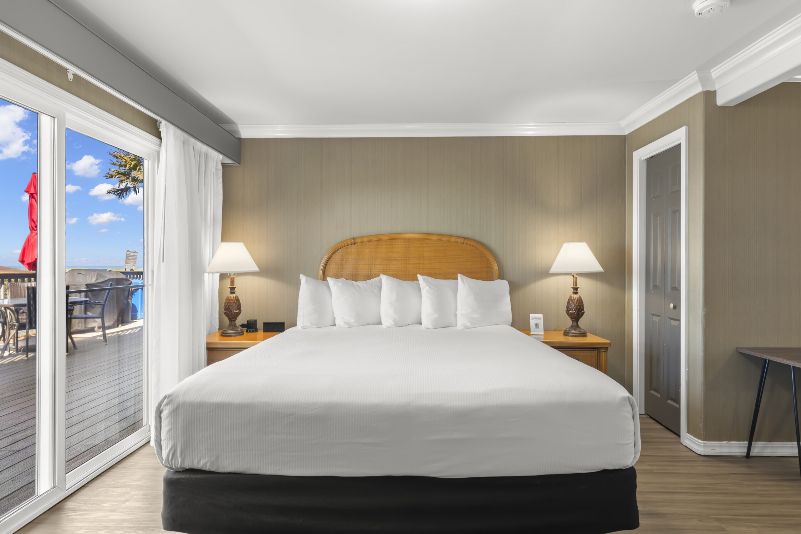 Your Hot Tub room is the place where you can have a romantic, fun and relaxing time while watching the beautiful sunsets