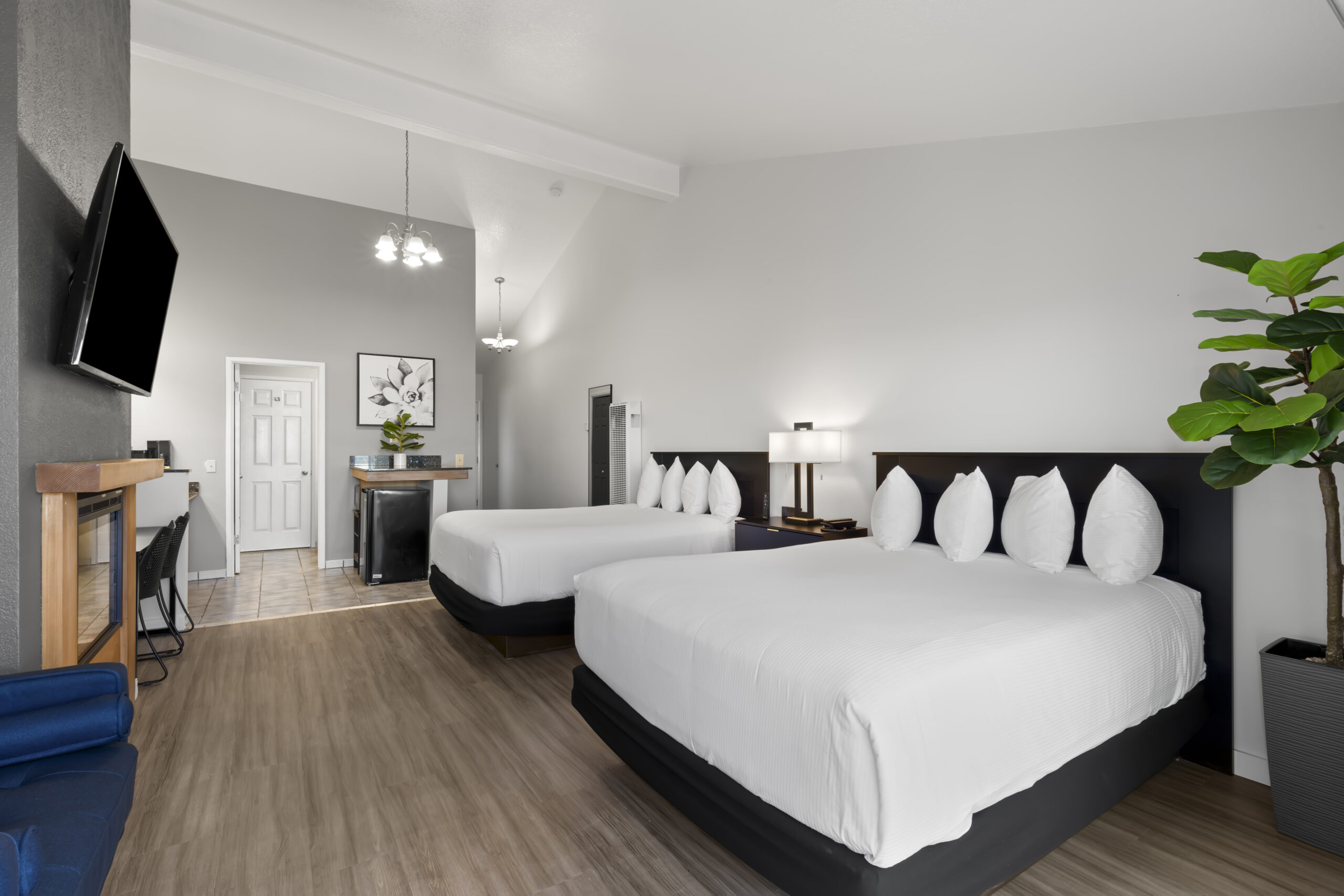 Top Floor with Panoramic View overlooking the beautiful Pacific Ocean.